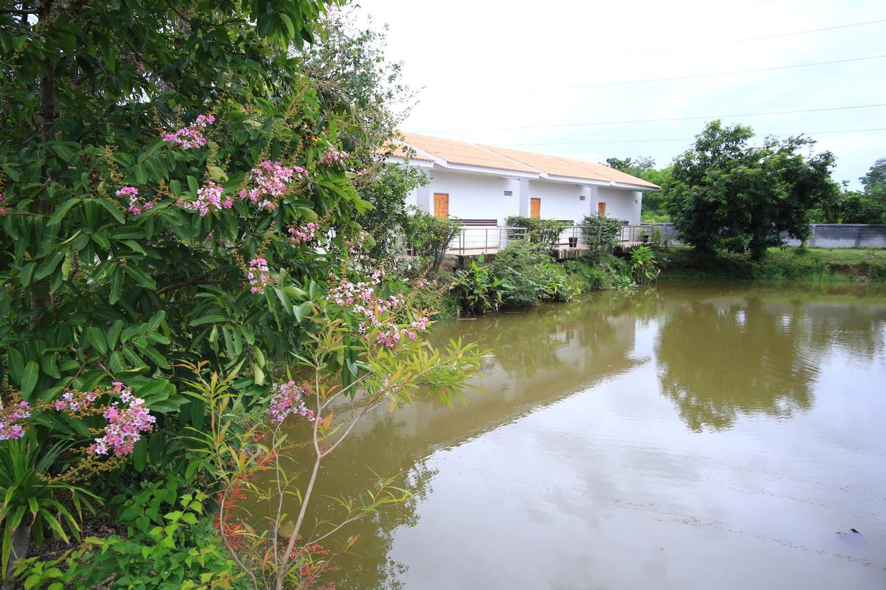 Baanpooya Hotel And Resort Tak Extérieur photo